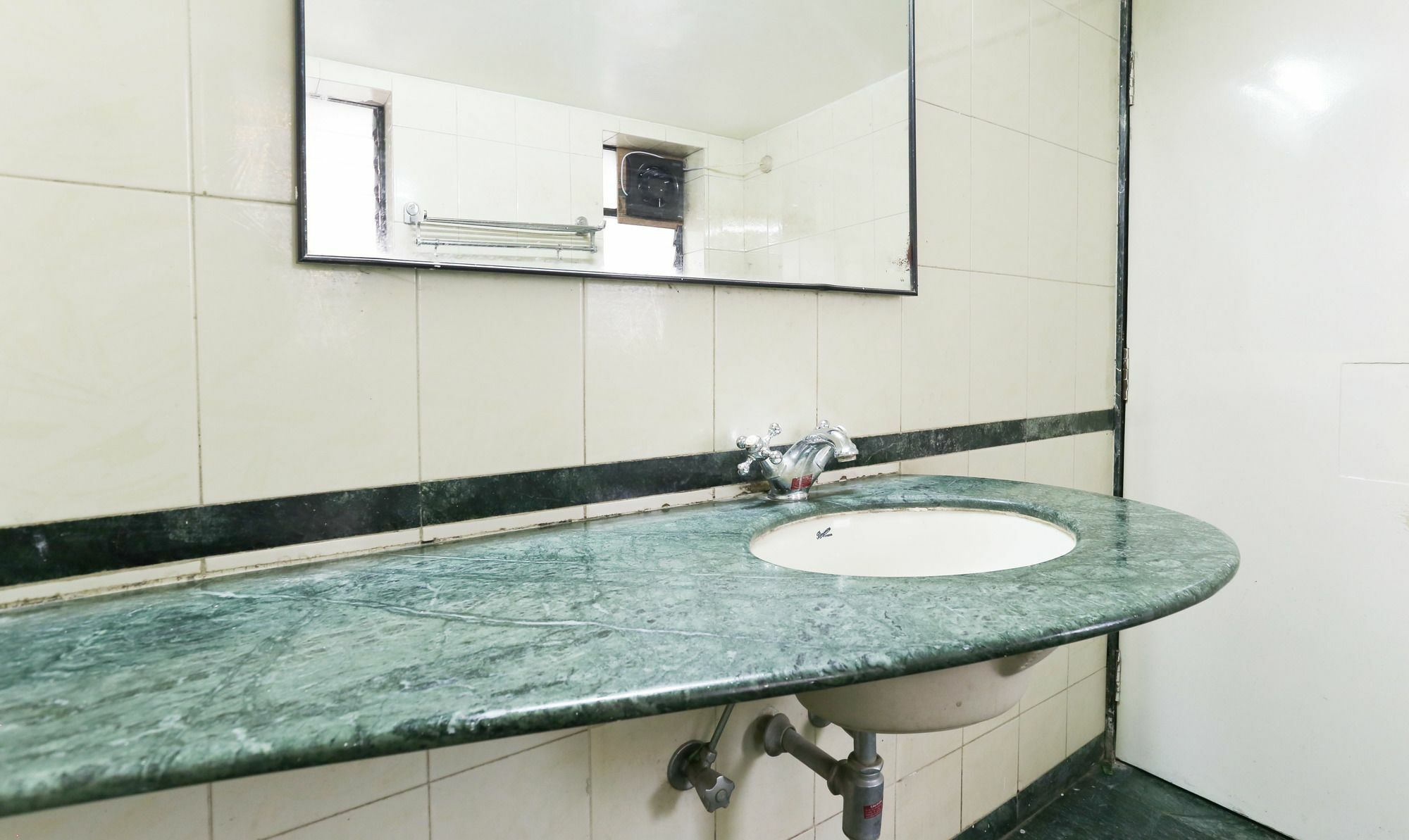 Itsy Hotels Hill View Ex Pune Exterior photo