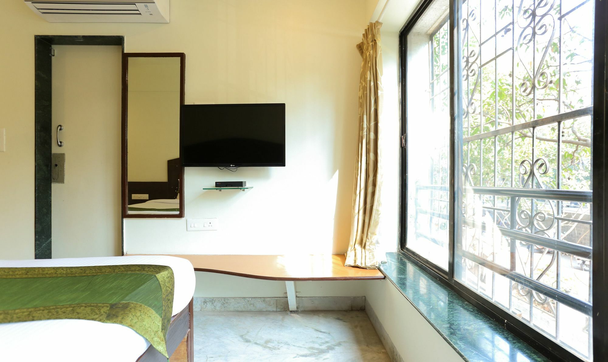Itsy Hotels Hill View Ex Pune Exterior photo