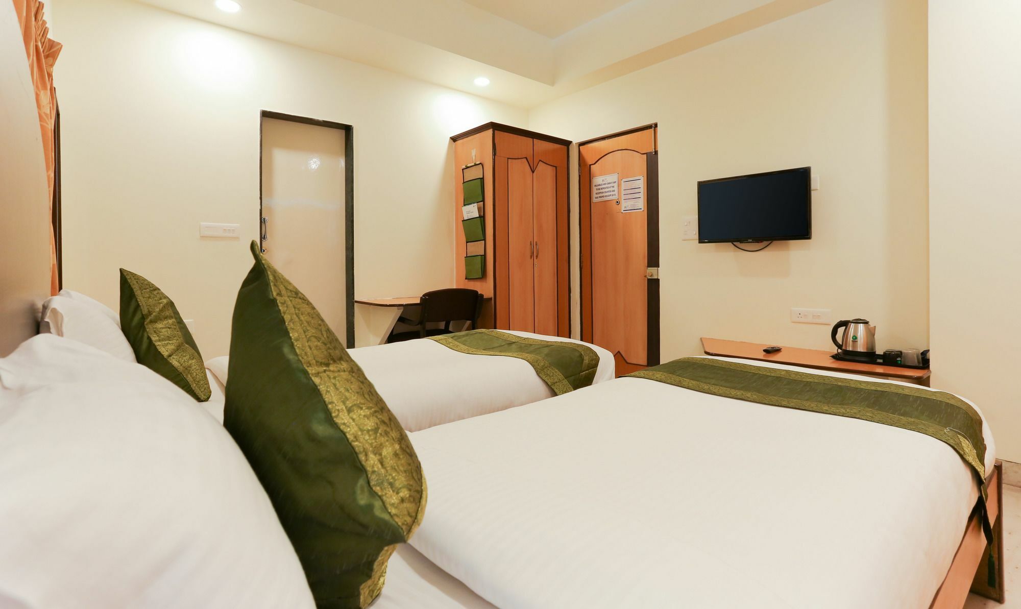 Itsy Hotels Hill View Ex Pune Exterior photo