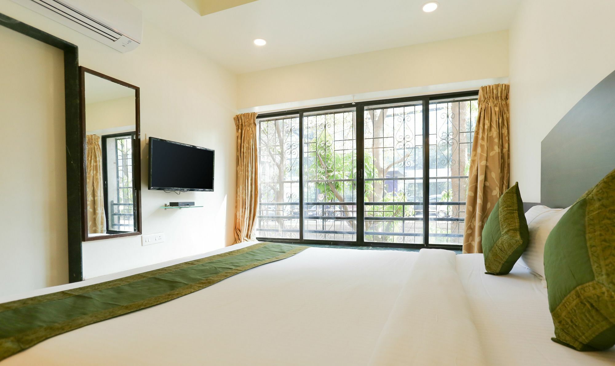 Itsy Hotels Hill View Ex Pune Exterior photo