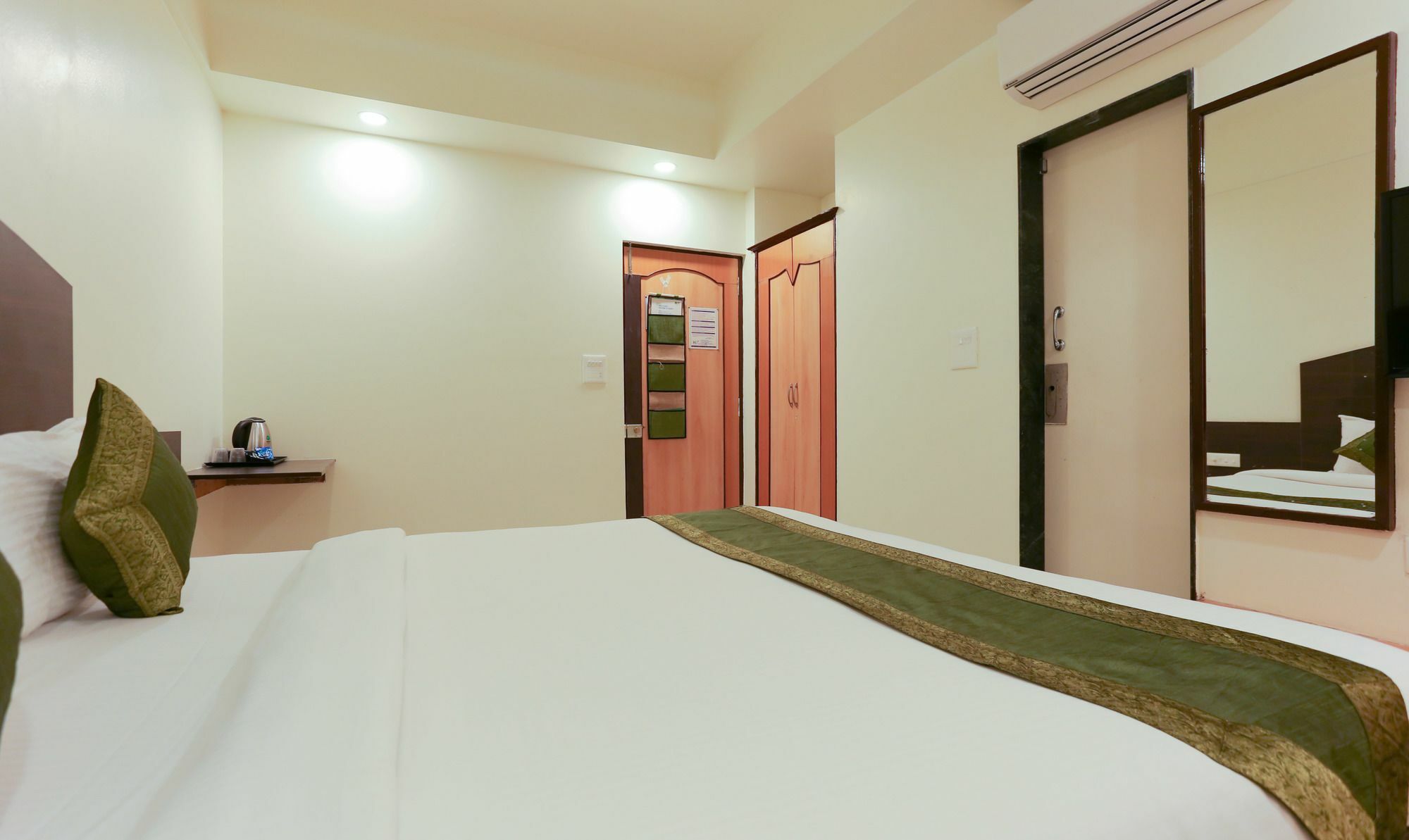 Itsy Hotels Hill View Ex Pune Exterior photo