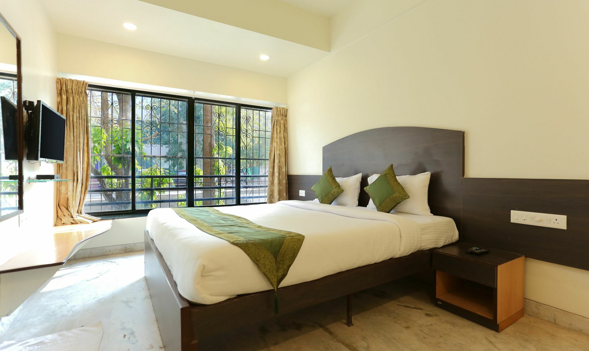 Itsy Hotels Hill View Ex Pune Exterior photo