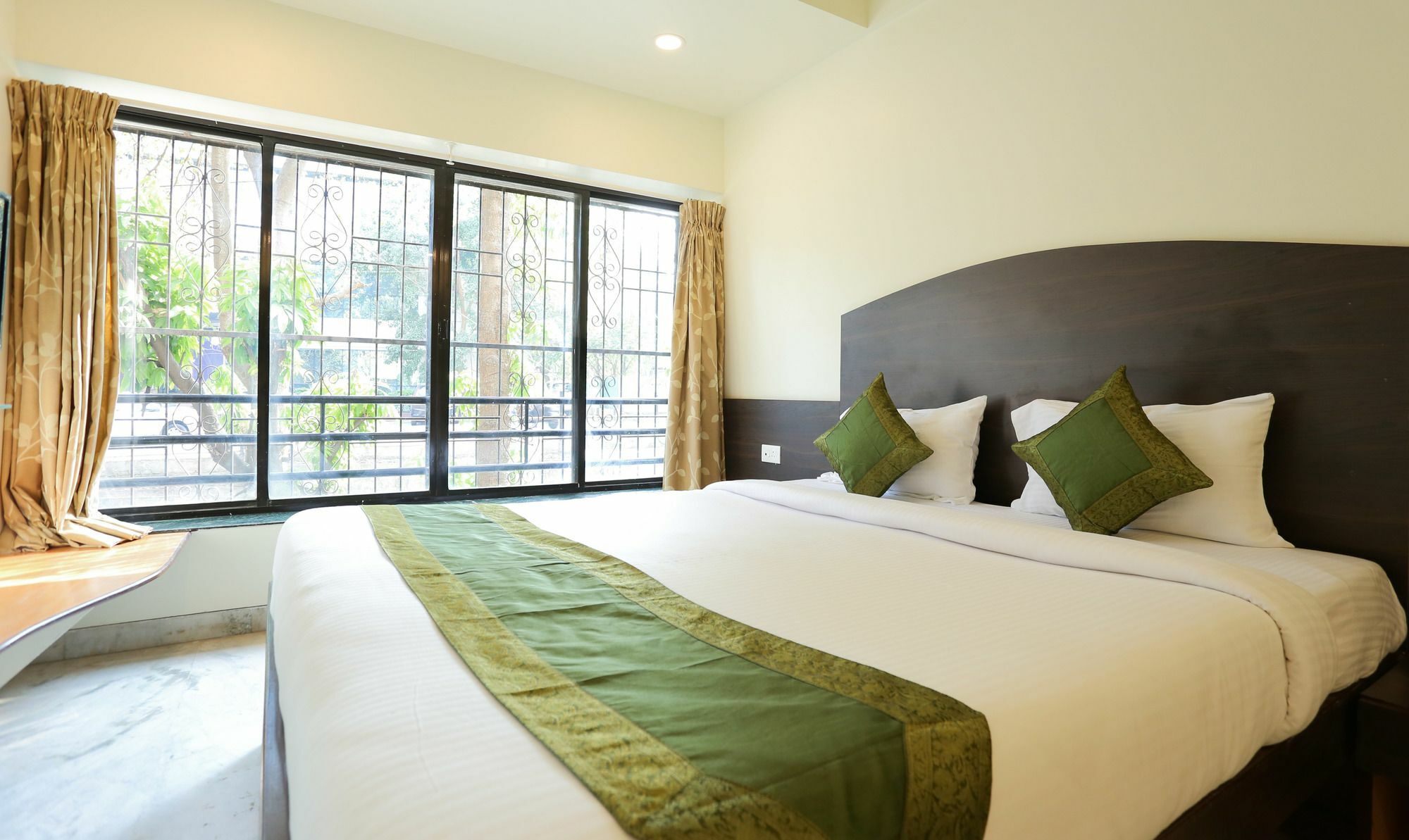Itsy Hotels Hill View Ex Pune Exterior photo